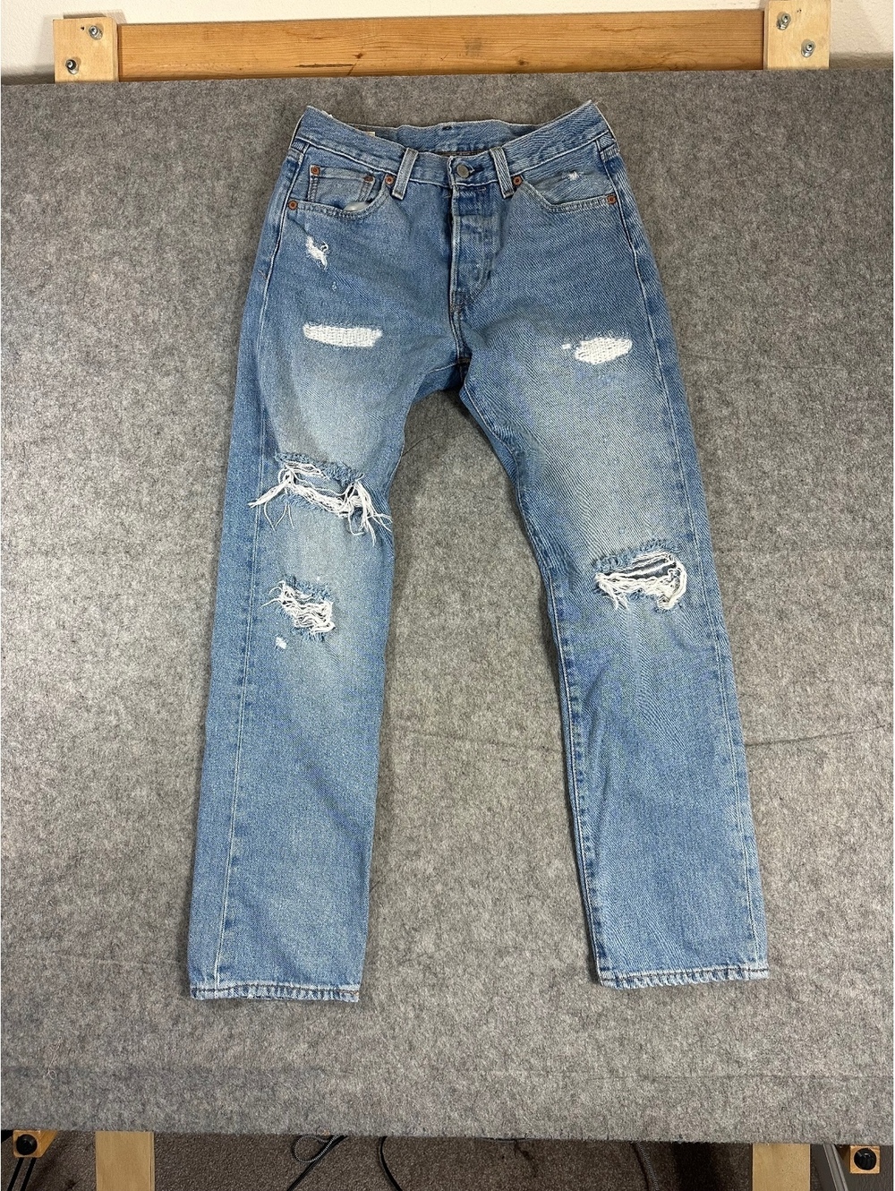 Levi's Premium distressed light wash jeans 30x30
